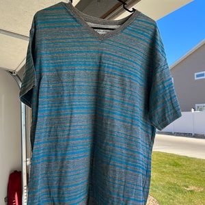Airwalk large short sleeve tee